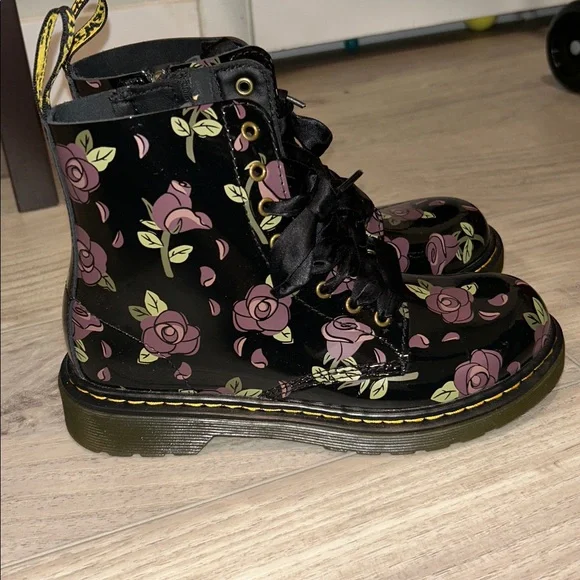 Dr. Martens NWOT Black Floral Combat Boots, Kids' 1460 Pascal Boot Sz 3 - Picture 6 of 11